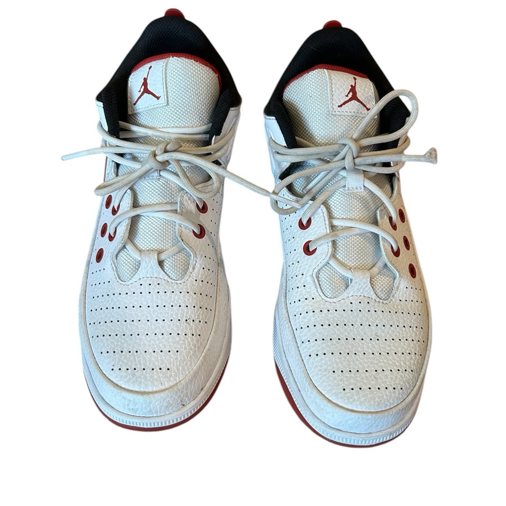 JORDAN ✨ Max Aura 5 White/Black Varsity Red Size 7Y EUC